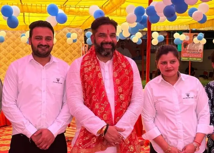 Dr. Shraddha and Dr. Amar with Youva Morcha Adhyaksh BJP Manish Yadav Ji